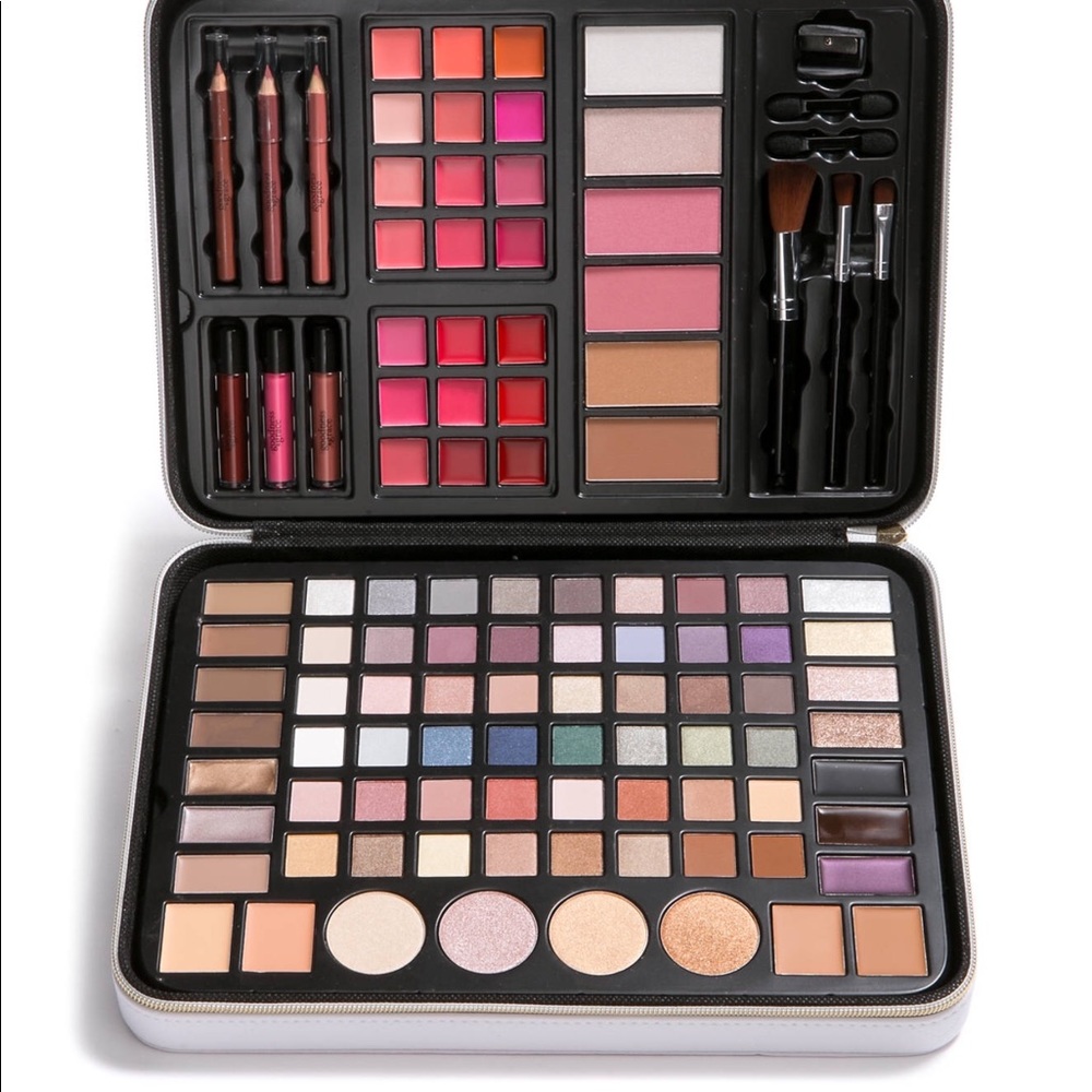 Quilted makeup kit